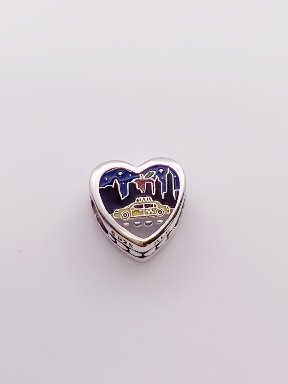 Pandora Sleepless in New York Heart Charm